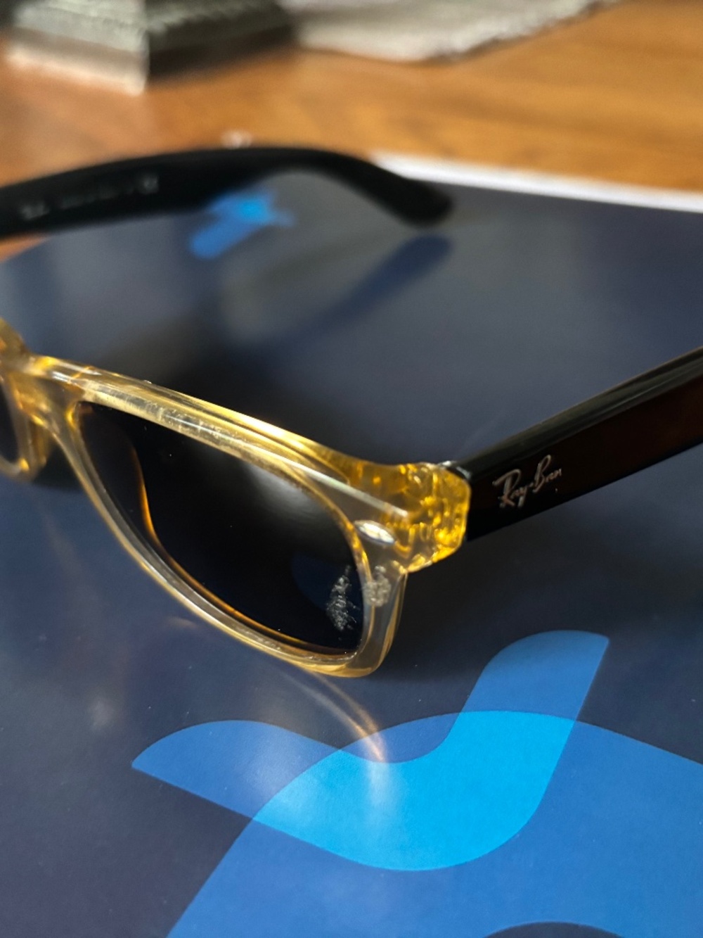 Ray-Ban Wayfarer Bicolor Polarized Honey/ Black Sunglasses RB2132